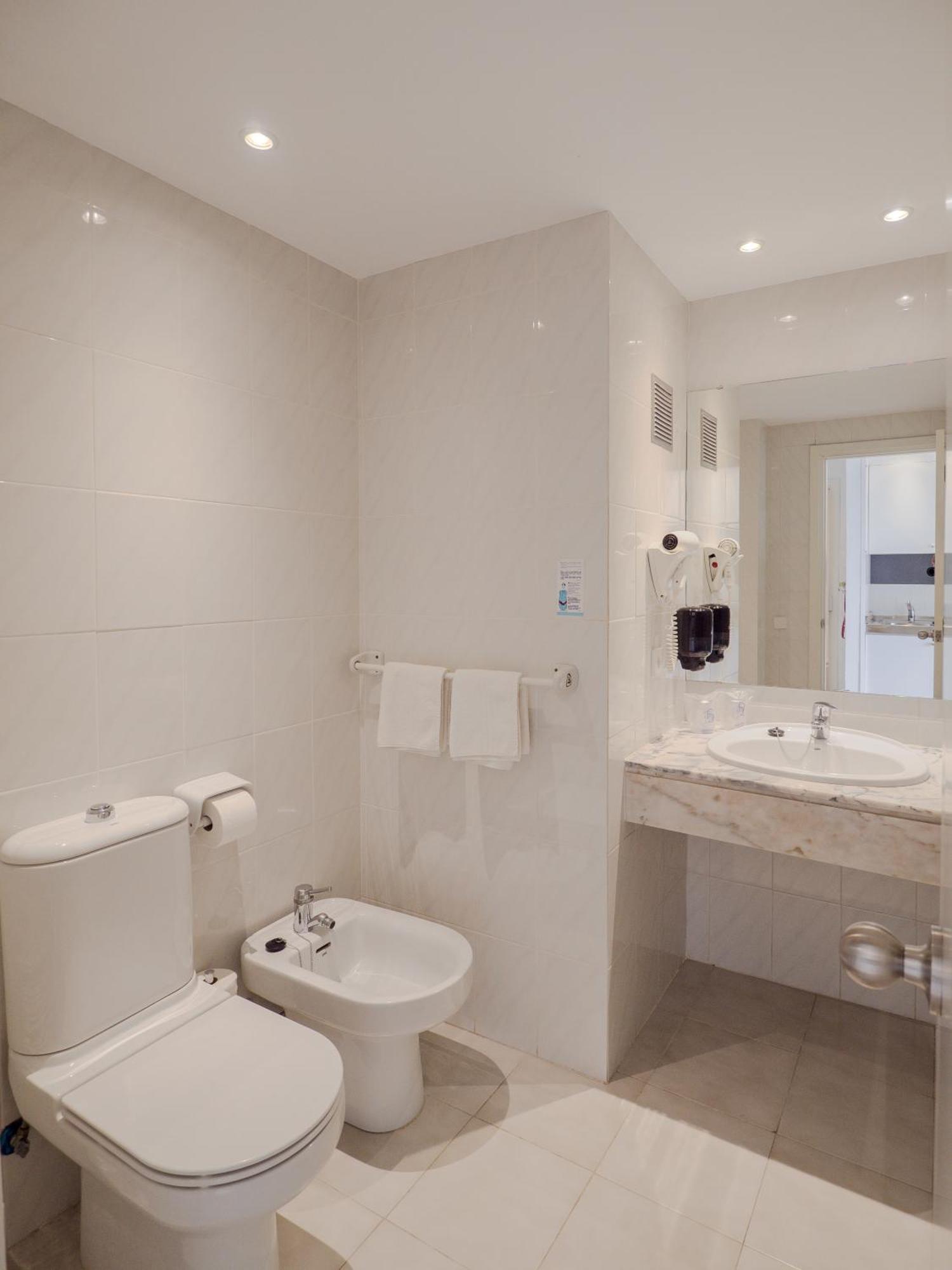 Apartamentos La Santa Maria Cala Millor  Luaran gambar